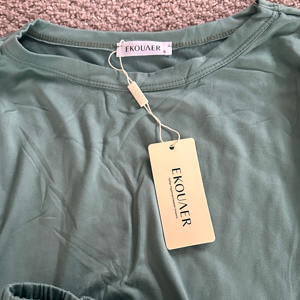 NWT jogger set. - Picture 2 of 3